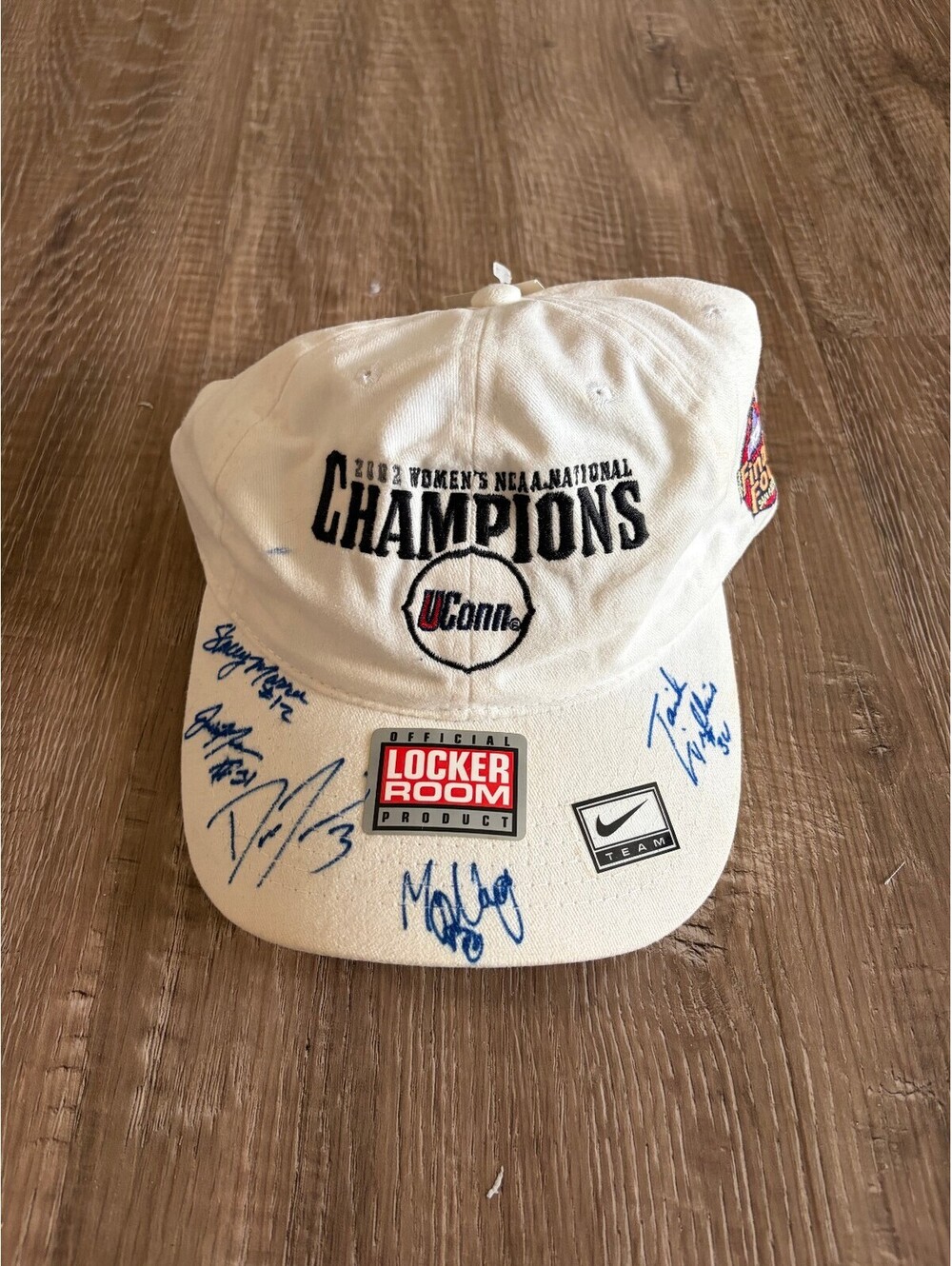 Vintage 2002 Nike SIGNED UConn Women’s National Champion Hat
